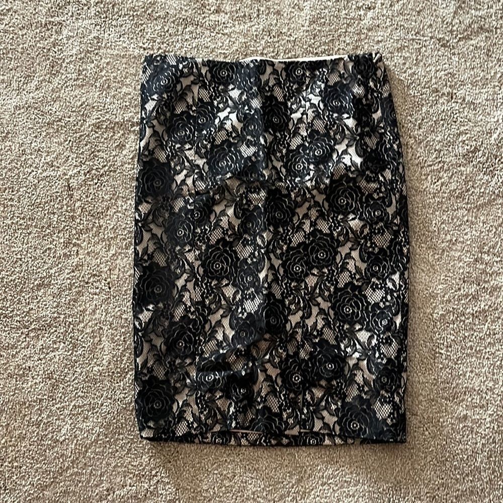 Bebe black and cream lace jacquard skirt sz 4